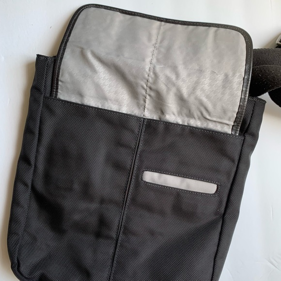 Tumi Black Messenger Bag with Adjustable Strap - 55101D - Picture 7 of 10